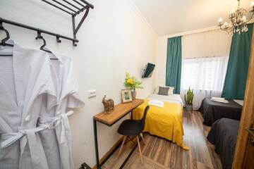 Фото номера Трехместный улучшенный номер. Отель Lemon Loft г. Тверь 6