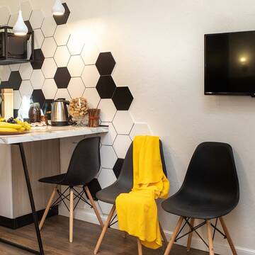 Фото номера 2-местный номер студия премиум (мансарда) Отель Lemon Loft г. Тверь 5
