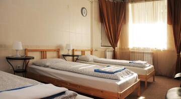Фото номера Трехместный номер с собственной ванной комнатой Гостевой дом Proletarskaya Inn г. Тверь 4