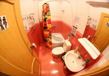 Фото номера Двухместный номер с 1 кроватью и общей ванной комнатой Хостел Arbuz Hostel г. Тверь 2